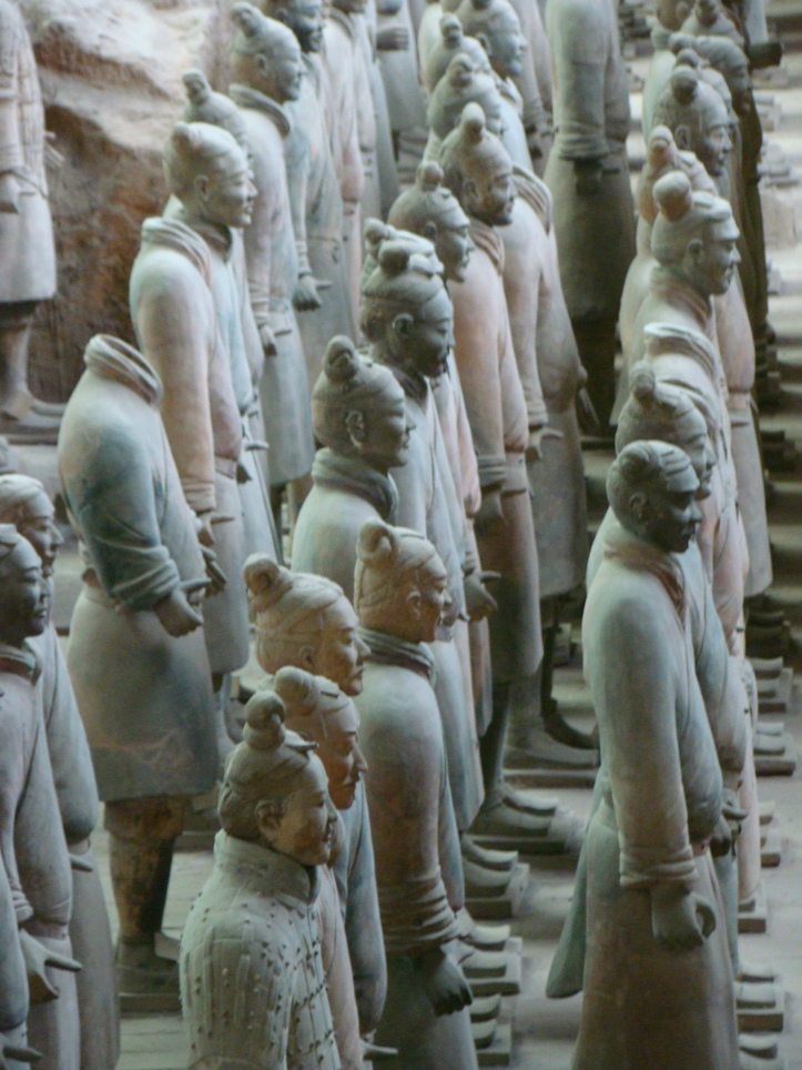 A rank of soldiers. One of the soldiers on the left is missing his head, a result of the statues being made in pieces and then assembled.
