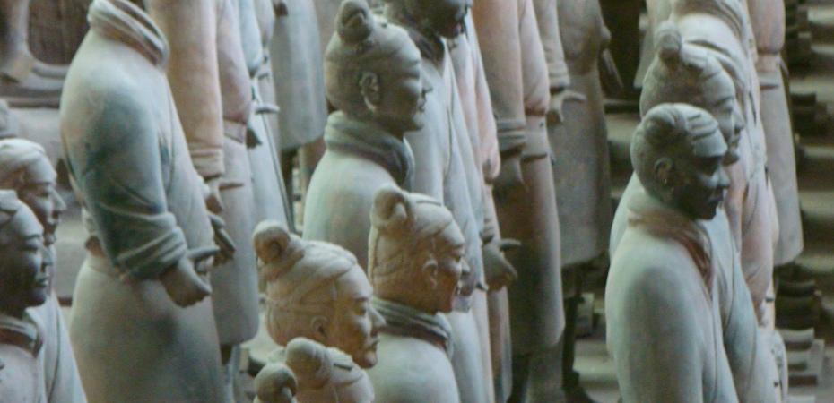 A rank of soldiers. One of the soldiers on the left is missing his head, a result of the statues being made in pieces and then assembled.