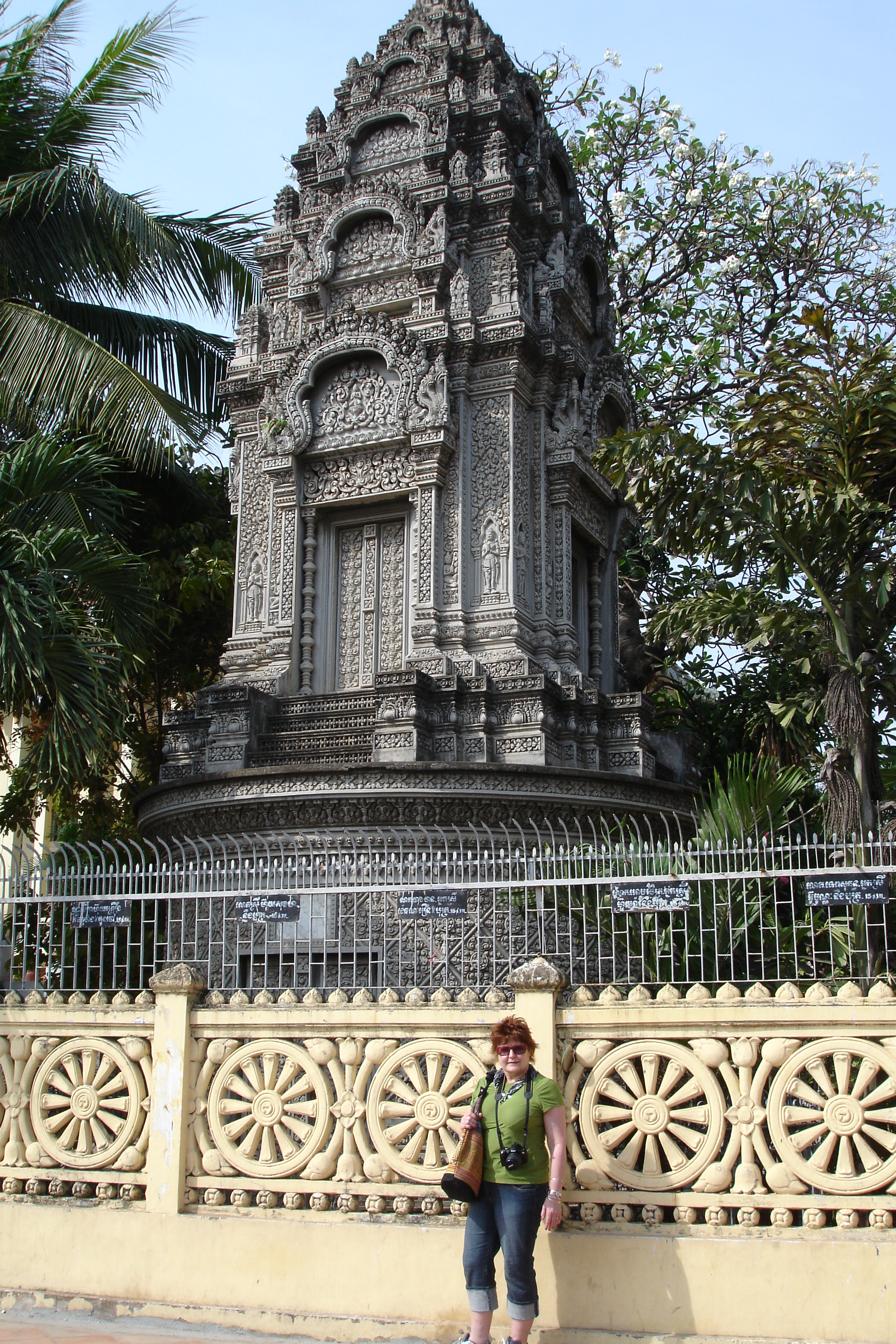 Phnom Pehn, city of Genocide, Temples and Palaces.
