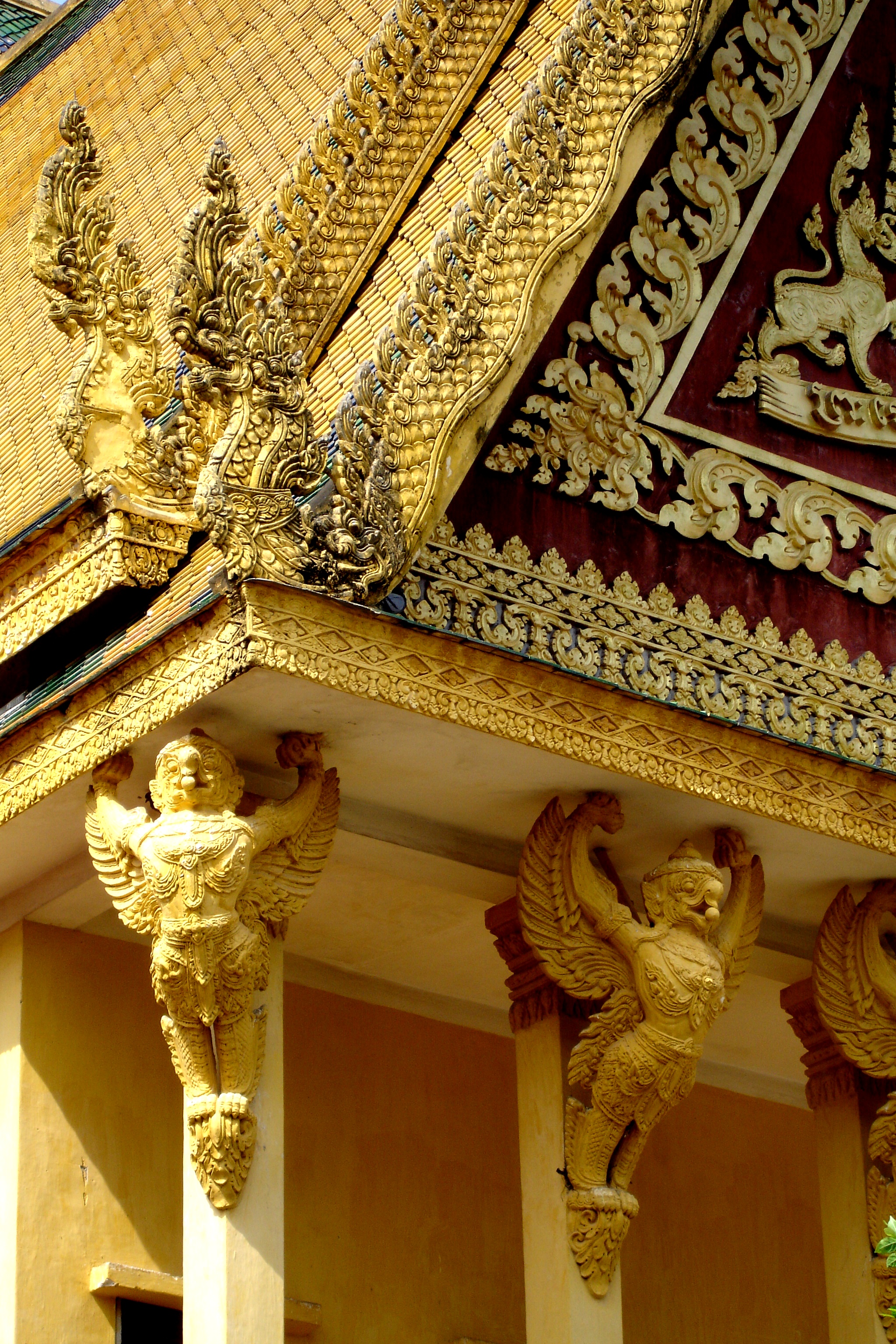Phnom Pehn, city of Genocide, Temples and Palaces.