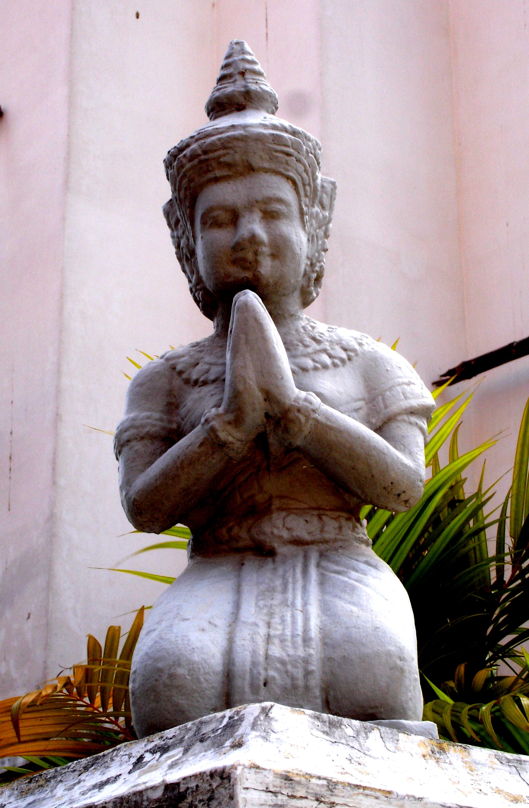 Phnom Pehn, city of Genocide, Temples and Palaces.