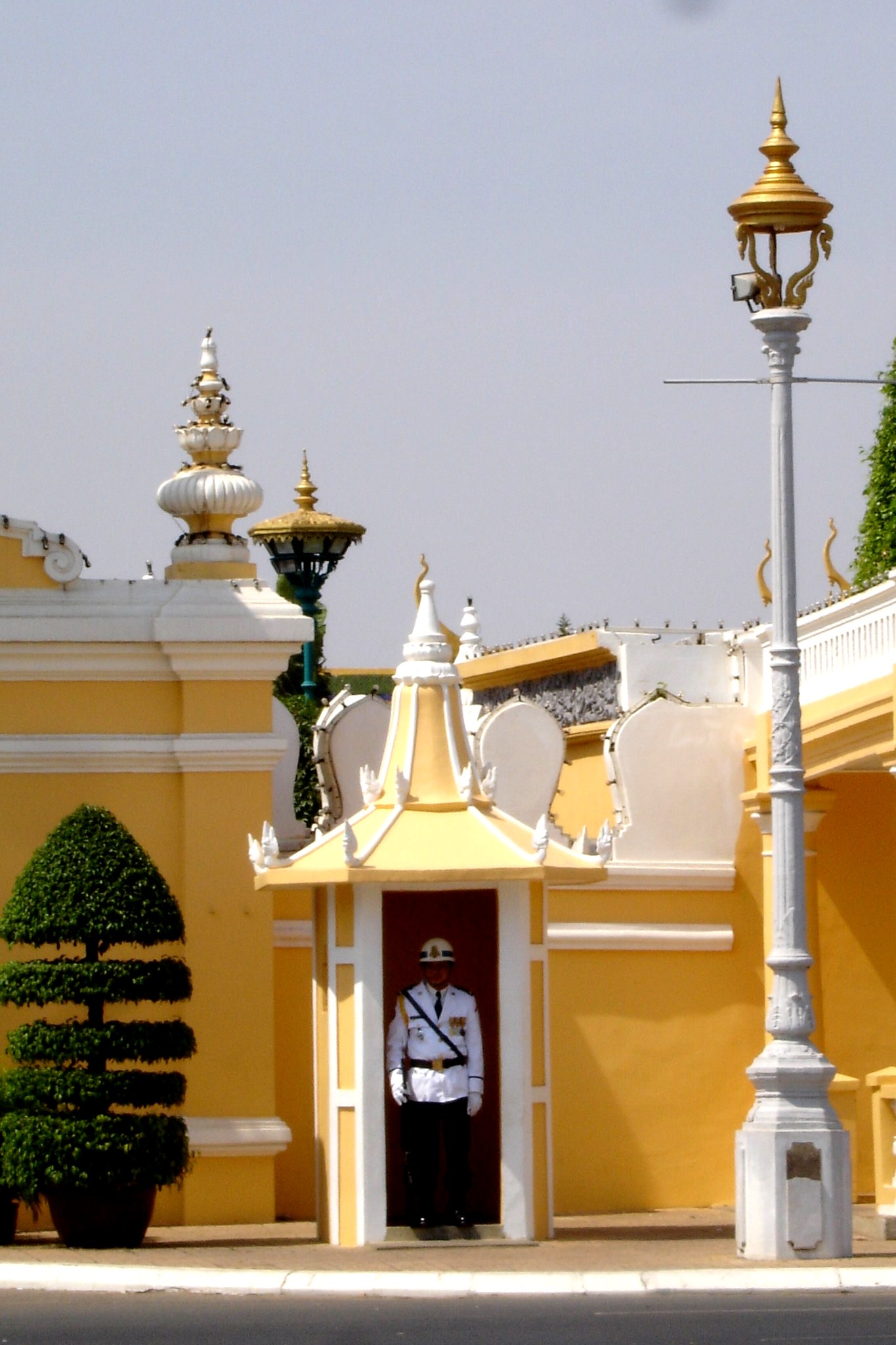 Phnom Pehn, city of Genocide, Temples and Palaces.