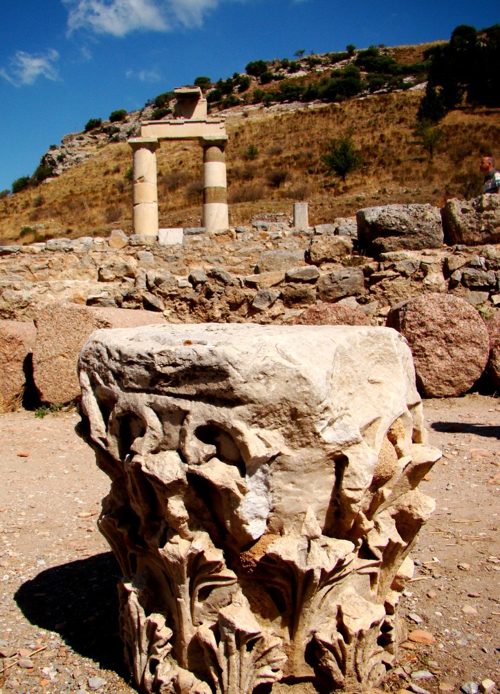 Behind the basilica is the Prytaneion, where religious ceremonies , official receptions and banquets were held. The sacred flame symbolizing the heart of Ephesus was kept constantly alight in the Prytaneion.