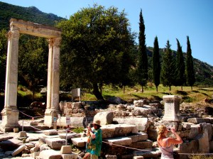 Hadrian’s Gate is located at the junction of the Curetes Street and the Marble Street.