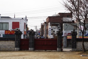 Exploring the buildings of Jeonju, South Korea
