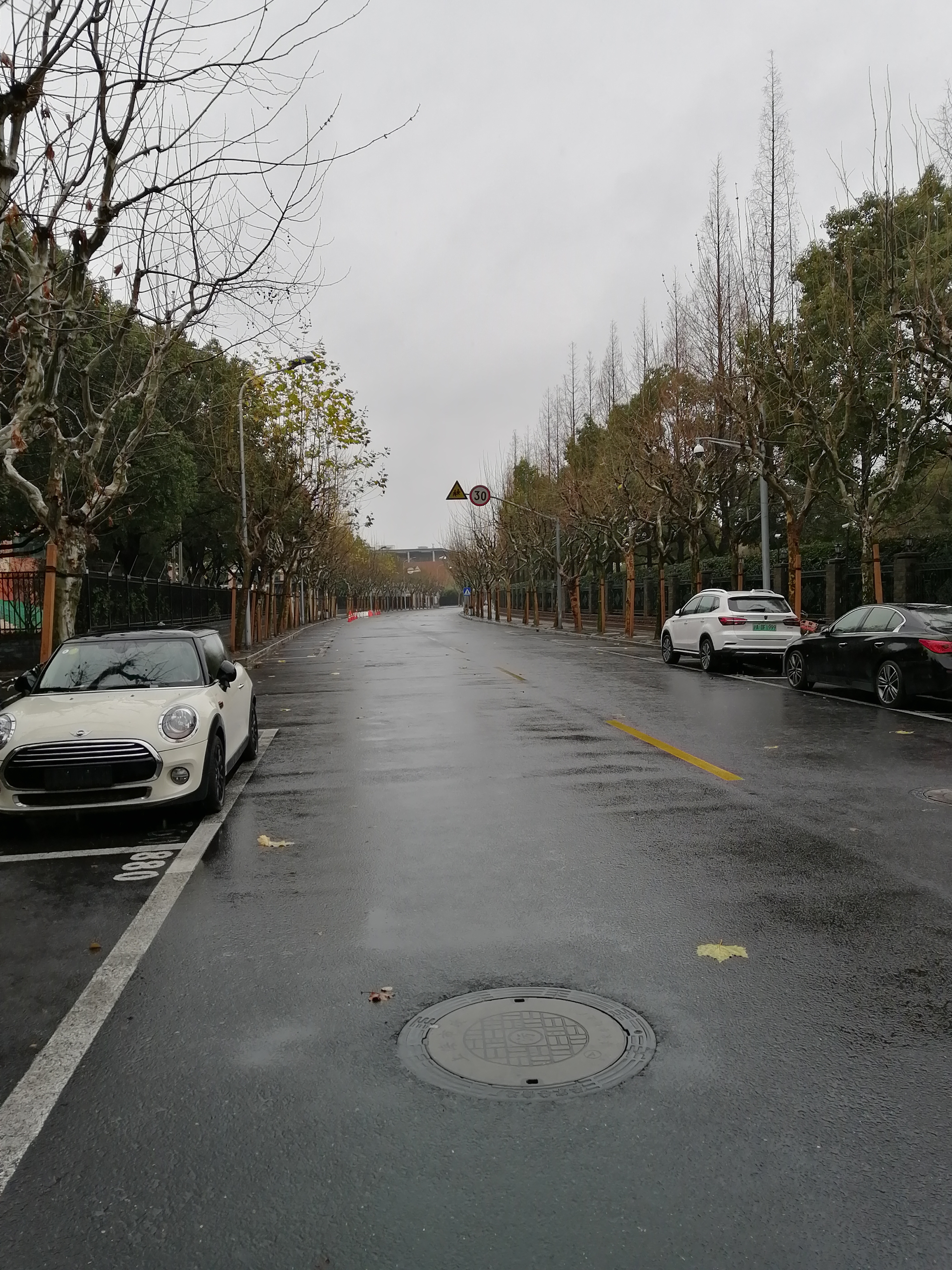 Winter Cycling through the streets of Shanghai